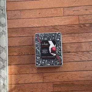 Twilight Journals Collectible Tin never opened